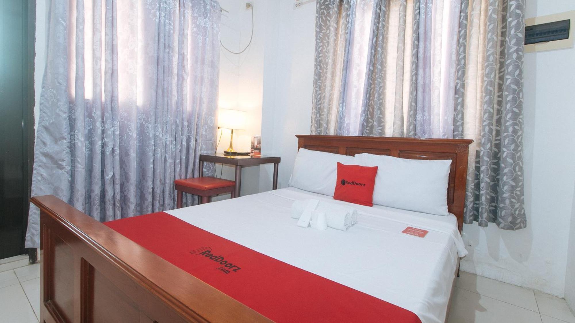 Hotel Reddoorz Near Lrt 2 Antipolo Station Exterior foto