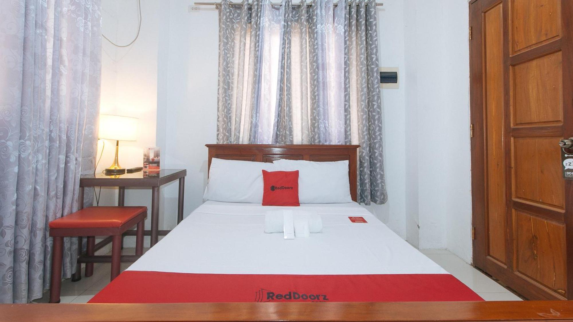 Hotel Reddoorz Near Lrt 2 Antipolo Station Exterior foto